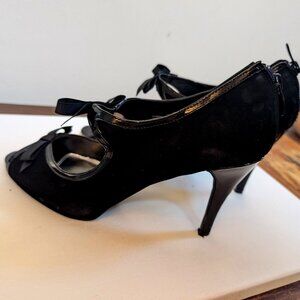 NWOT White House Black Market Heels